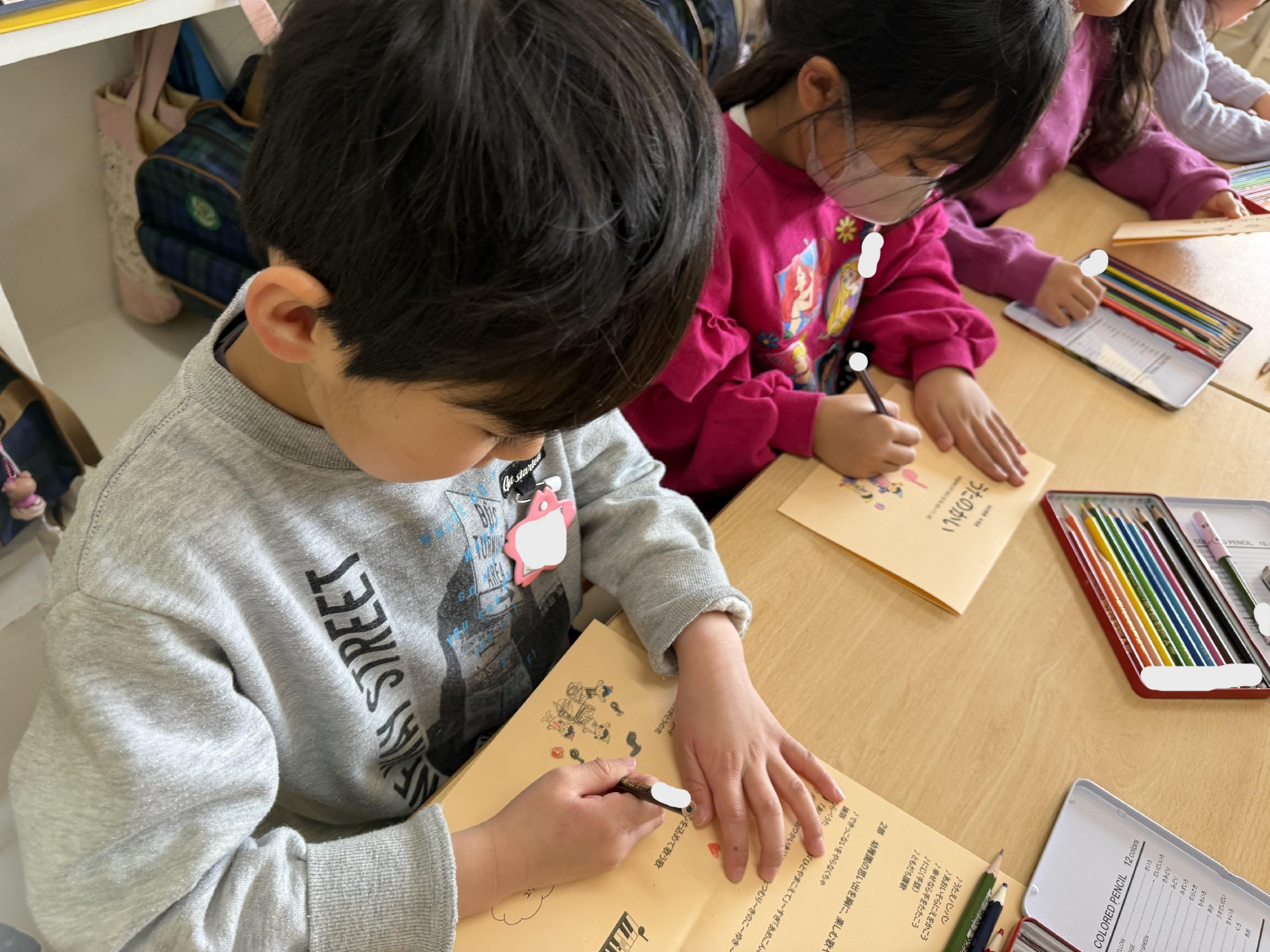 年長組 うたのかい 招待状作り